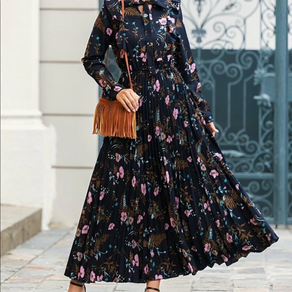 Tie neck floral print dress - Picture 5 of 5